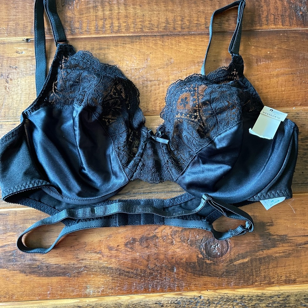 Vassarette Black Lace Underwire Bra